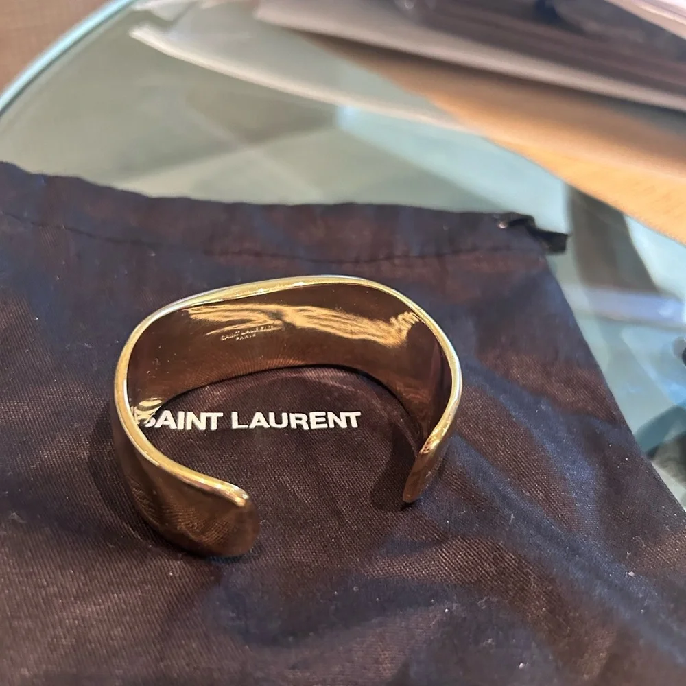 COPY - Saint Laurent Wavy gold-tone cuff - Picture 2 of 6
